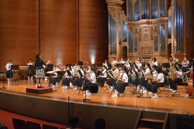 (写真)敷島中学校吹奏楽部の演奏の様子