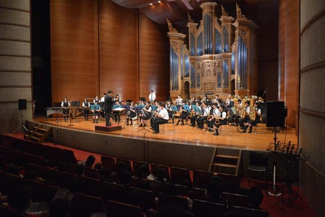 (写真)日本航空高等学校吹奏楽部の演奏の様子