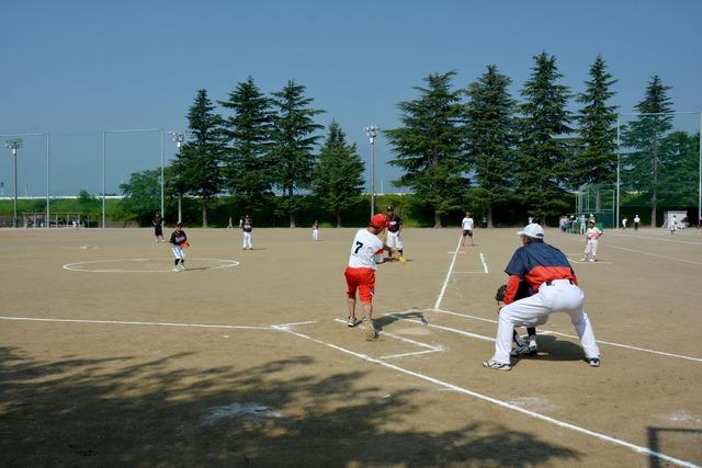 (写真)竜王地区のソフトボールの試合