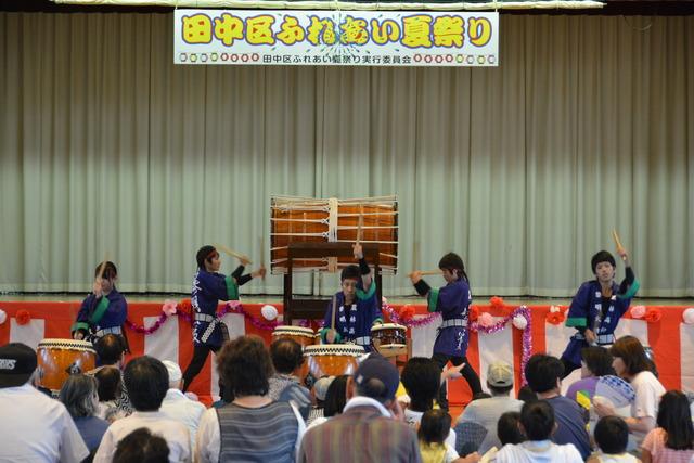 農林高校の生徒のによる太鼓の演奏の写真