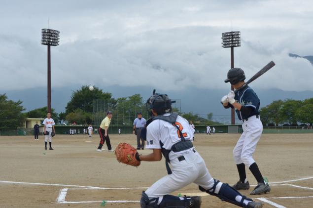 (写真)始球式の様子