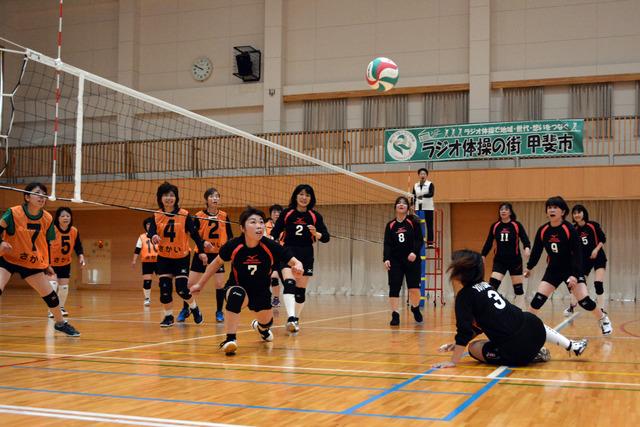 レシーブをしている写真