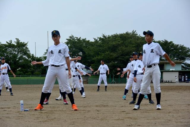 (写真)試合前にリラックスした表情を見せる選手たち