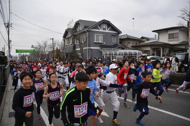 (写真)2.5キロメートルコース 小学生の部のスタート地点