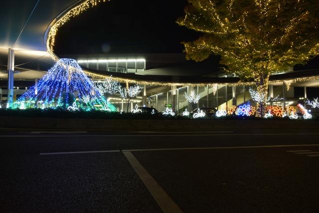竜王駅南口にて森のイルミネーションの試験点灯の写真