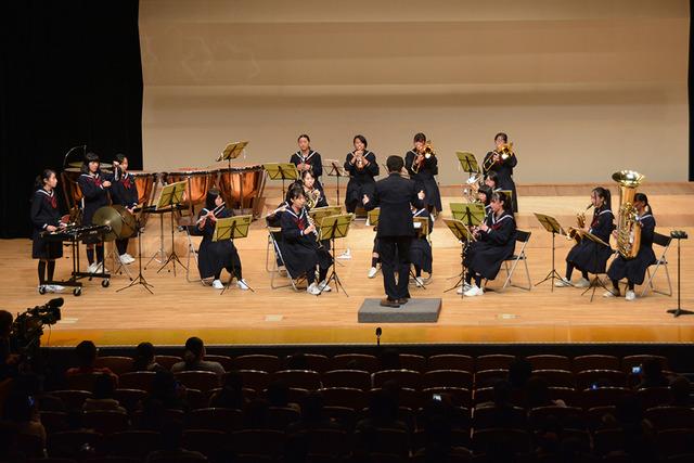 双葉ふれあい文化館にて竜王中学校吹奏楽部の演奏の写真