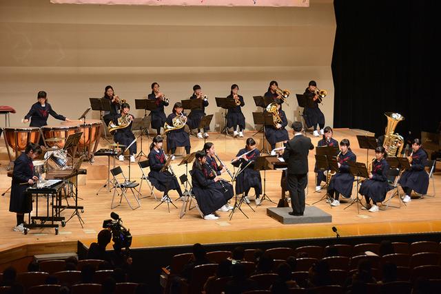 双葉ふれあい文化館にて玉幡中学校吹奏楽部の演奏の写真