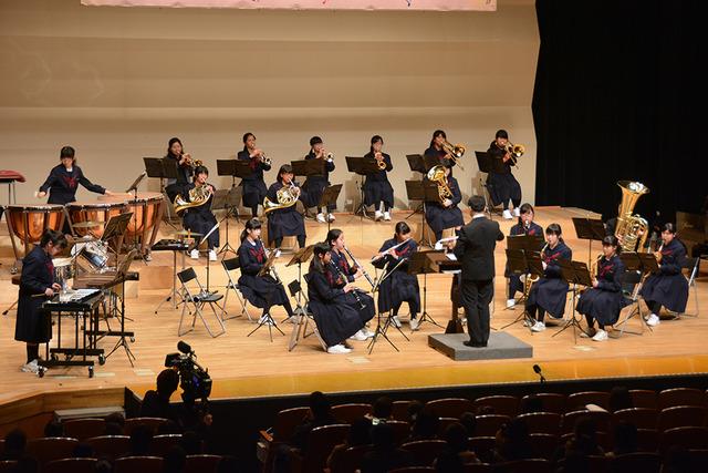 双葉ふれあい文化館にて玉幡中学校吹奏楽部の演奏の写真