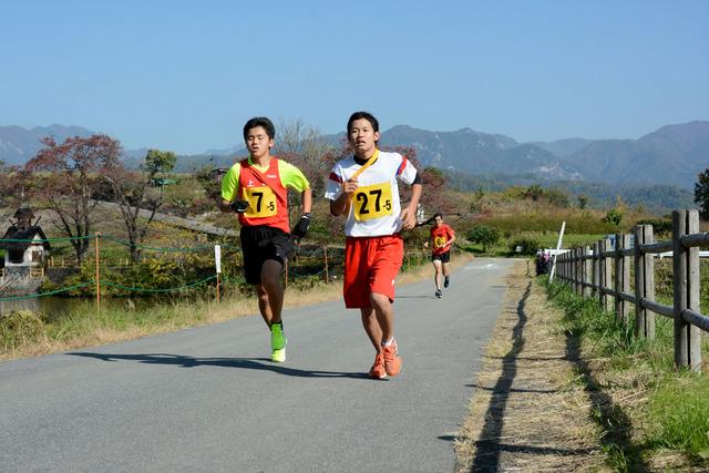 (写真)激しいコースを走る選手たち