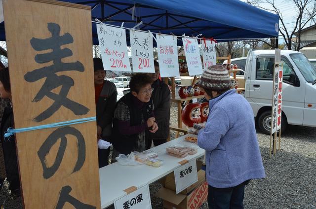 まんじゅうを売る出店の写真