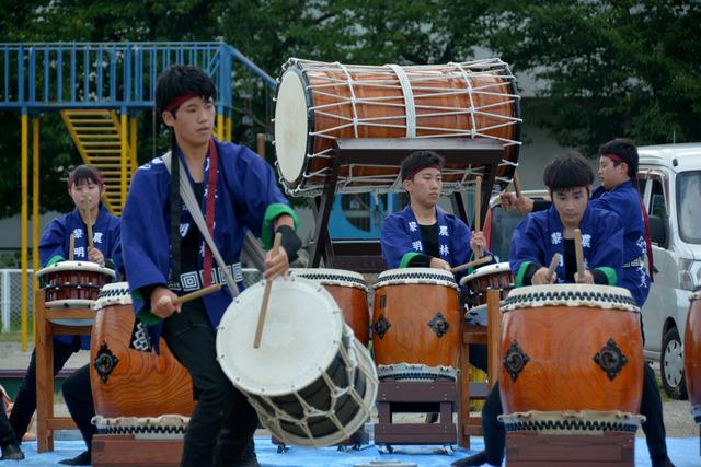 (写真)県立農林高校郷土芸能部による「黎明太鼓」の演奏