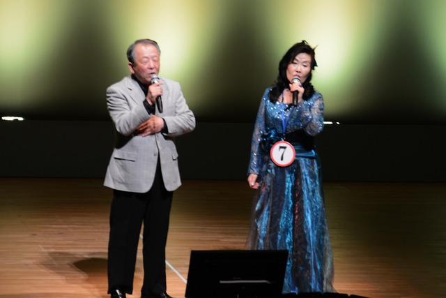 (写真)準優勝した芦沢いねよさんと石部初男さん