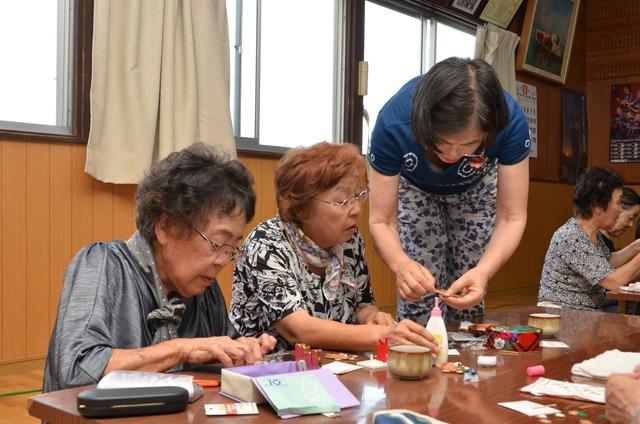 やはたいぬキーホルダー作りの様子の写真4