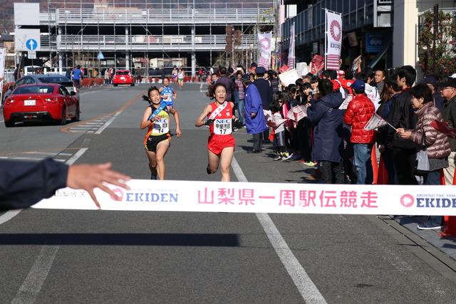県下一周駅伝大会,選手が競走している写真9