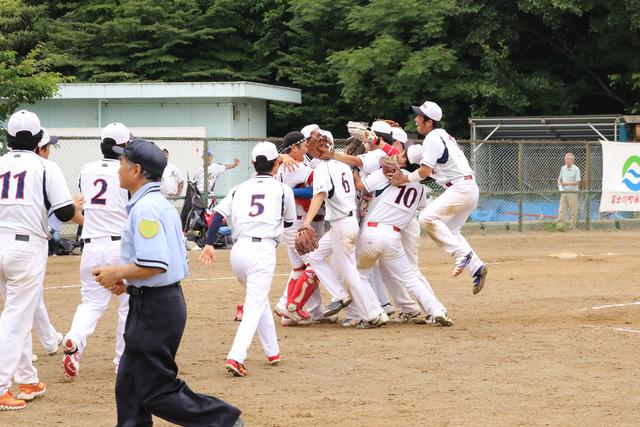 ソフトボール優勝の様子の写真3