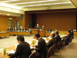 後期高齢者医療広域連合議会定例会での市長の写真