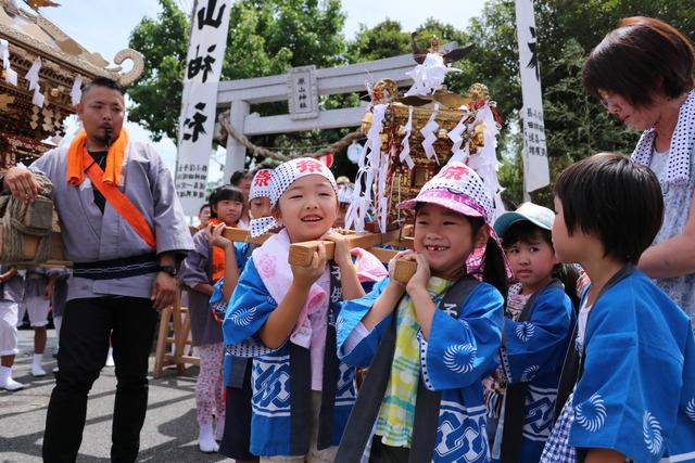 神社祭典の様子の写真2