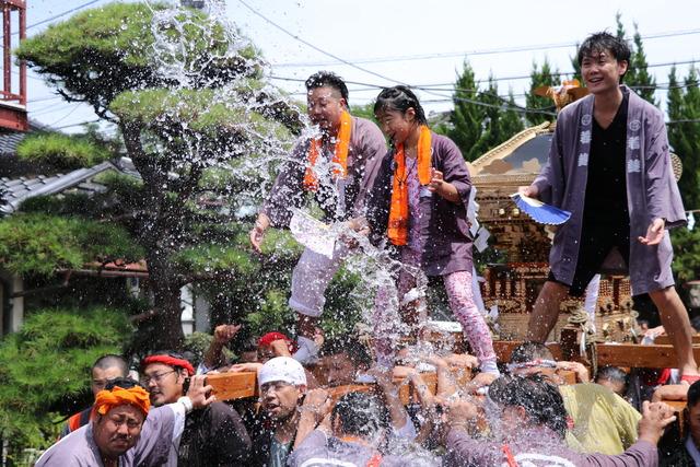 神社祭典の様子の写真5