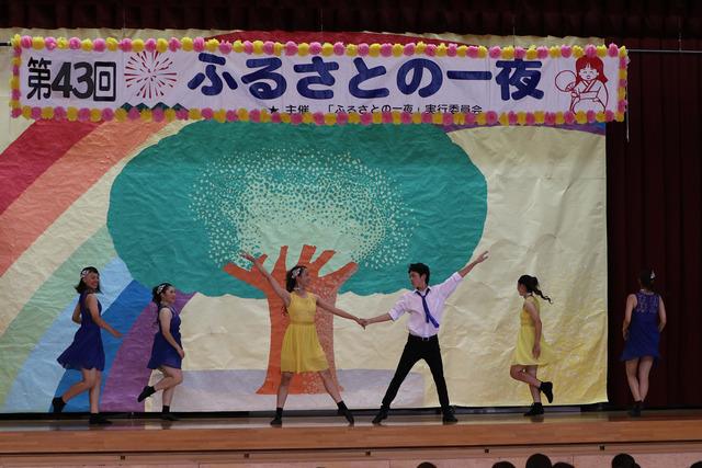 (写真)日本航空高校によるダンスパフォーマンス