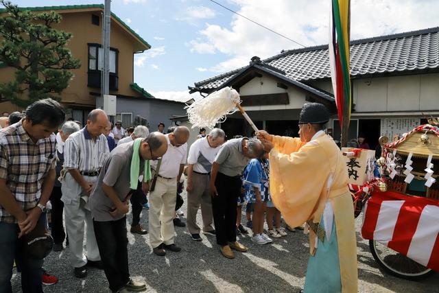 神事をしている写真