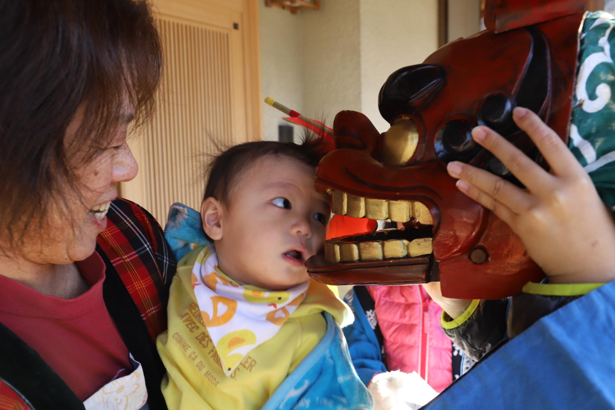 獅子舞を見ても泣かない子ども