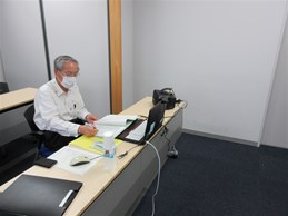 山梨大学医学部附属病院監査に参加する市長の写真