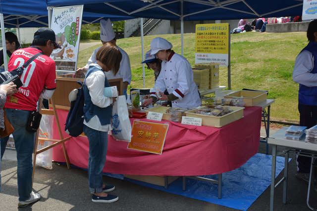 「御菓子司松寿堂」の甲斐市PRブースの写真