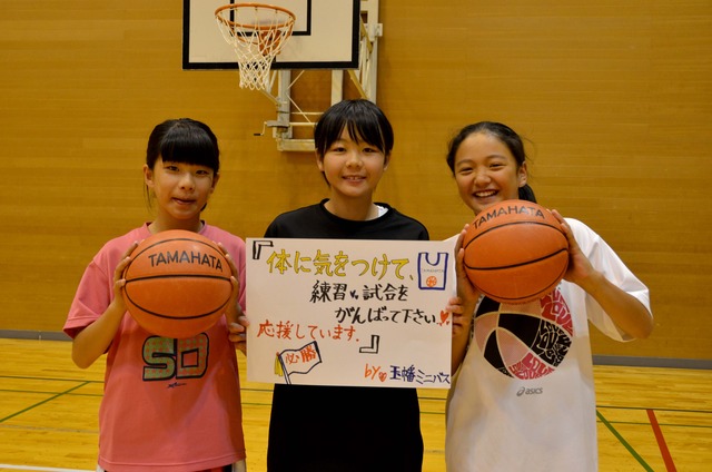 玉幡ミニバスケットボールスポーツ少年団の中心となる6年生3人の写真