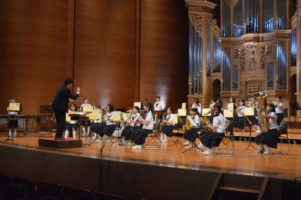 (写真)竜王中学校吹奏楽部の演奏の様子