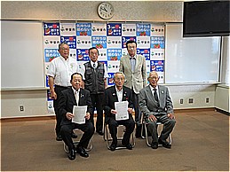 第71回「社会を明るくする運動」内閣総理大臣・県知事メッセージ伝達式での市長の写真