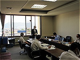 甲斐市公営企業会計決算審査開始式での市長の写真