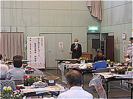 甲斐市花と緑のまちづくり推進協議会研修会での市長の写真