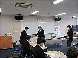 令和3年度第2回甲斐市中小企業・小規模企業振興会議での市長の写真