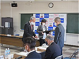 第1回甲斐市特別職報酬等審議会での市長の写真