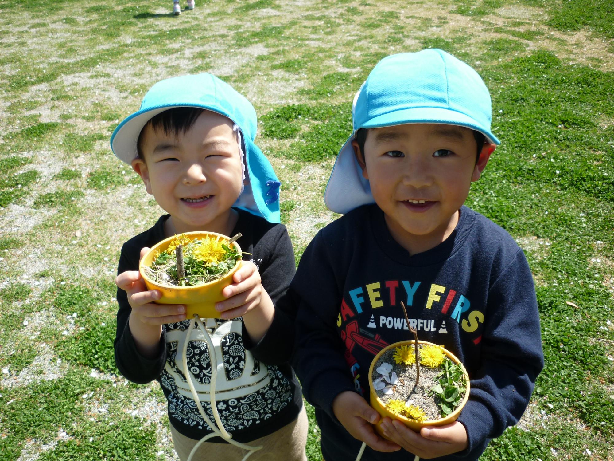 戸外遊びを楽しむさくら組の子ども達