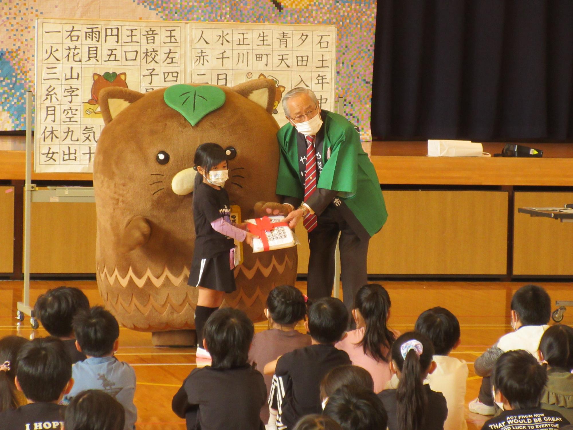 やはたいぬ こどもあいさつ運動の写真