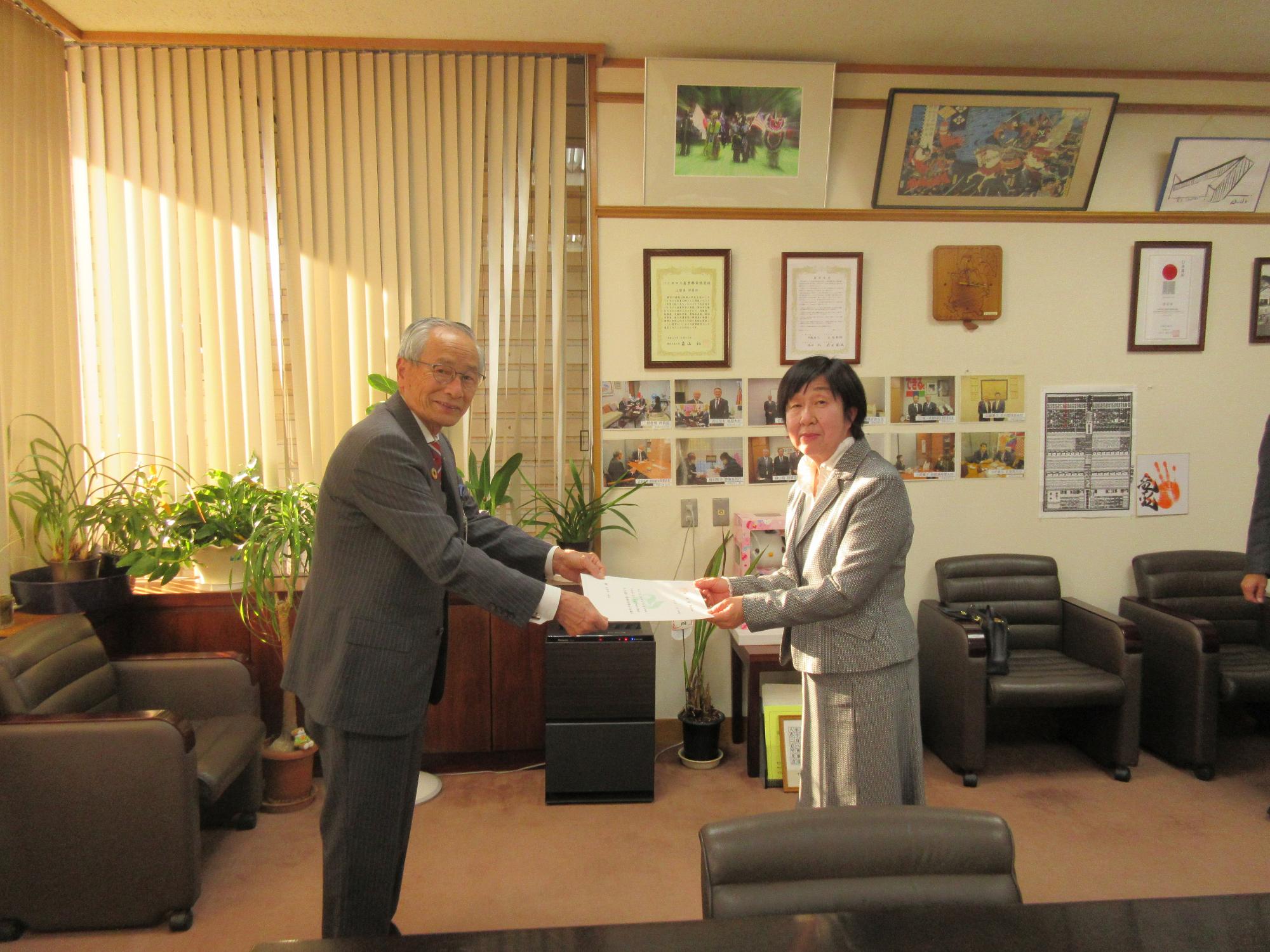 公平委員選任書交付式の写真