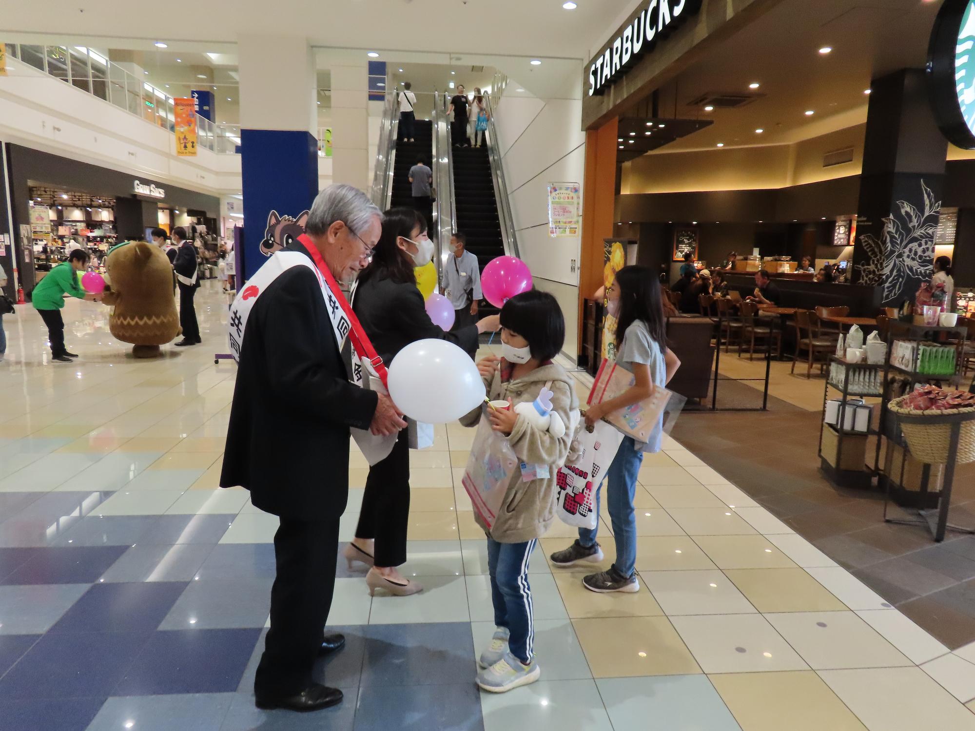 赤い羽根共同募金PR活動の写真