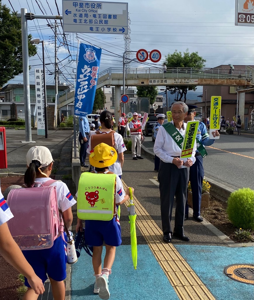 R6秋の全国交通安全運動街頭指導の写真