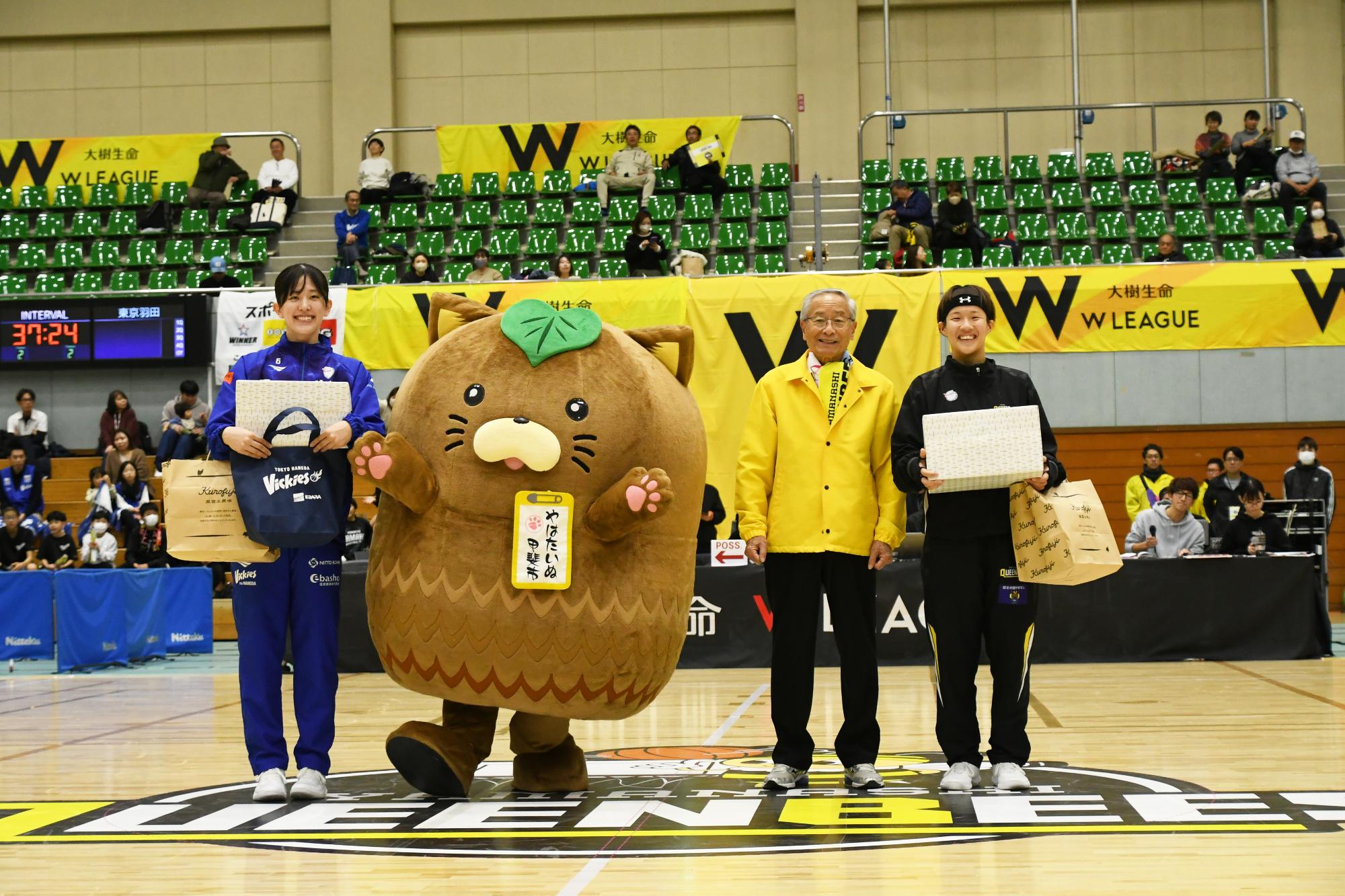 山梨クィーンビーズホームタウンゲームの写真