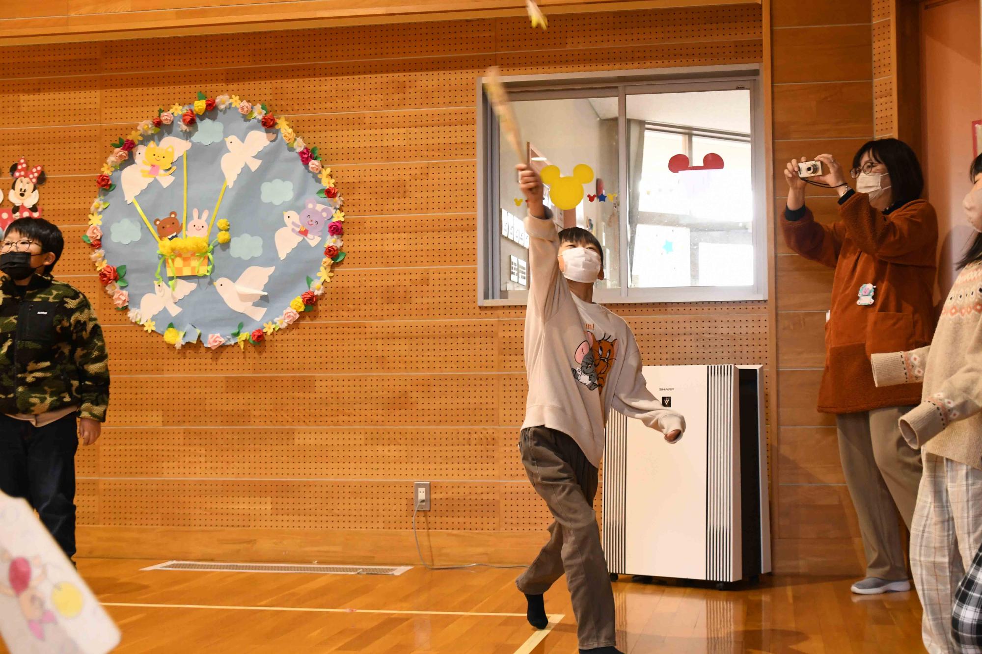 20240110玉幡児童館羽子板で遊ぼう10