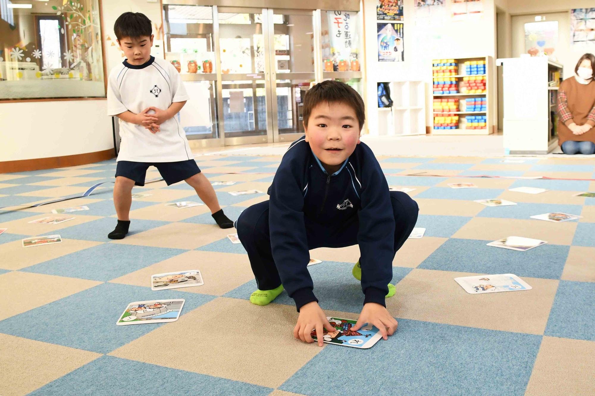 20240117敷島なかよし児童館大型かるた大会1
