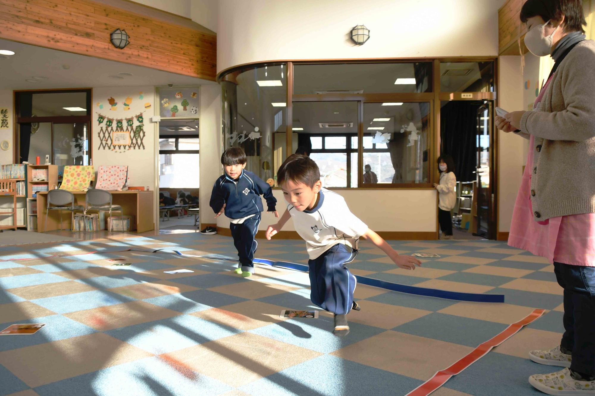20240117敷島なかよし児童館大型かるた大会2