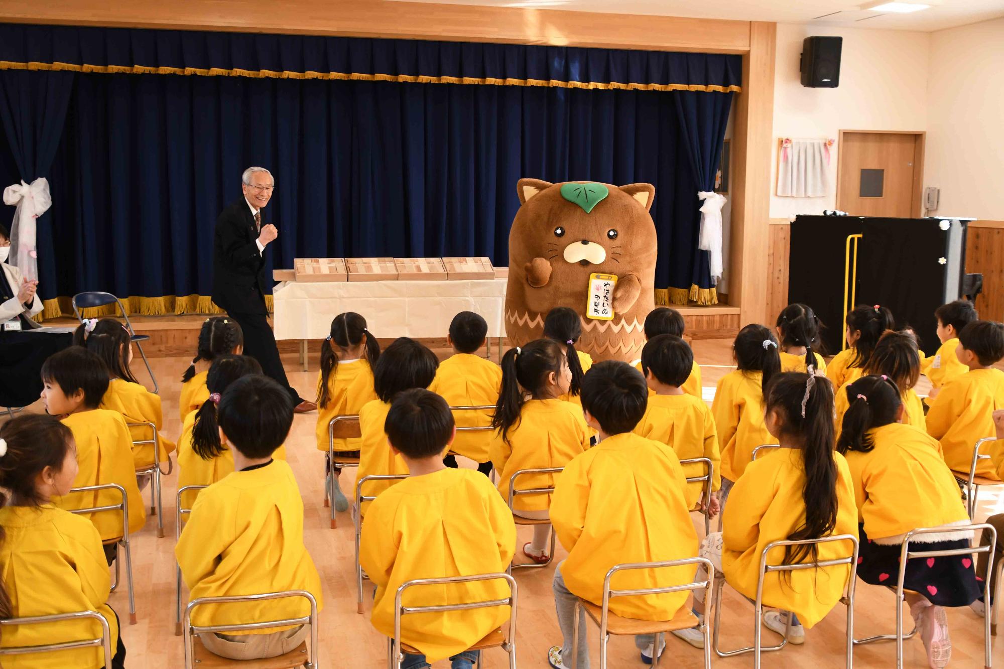 20240308竜王東保育園木製玩具贈呈式1