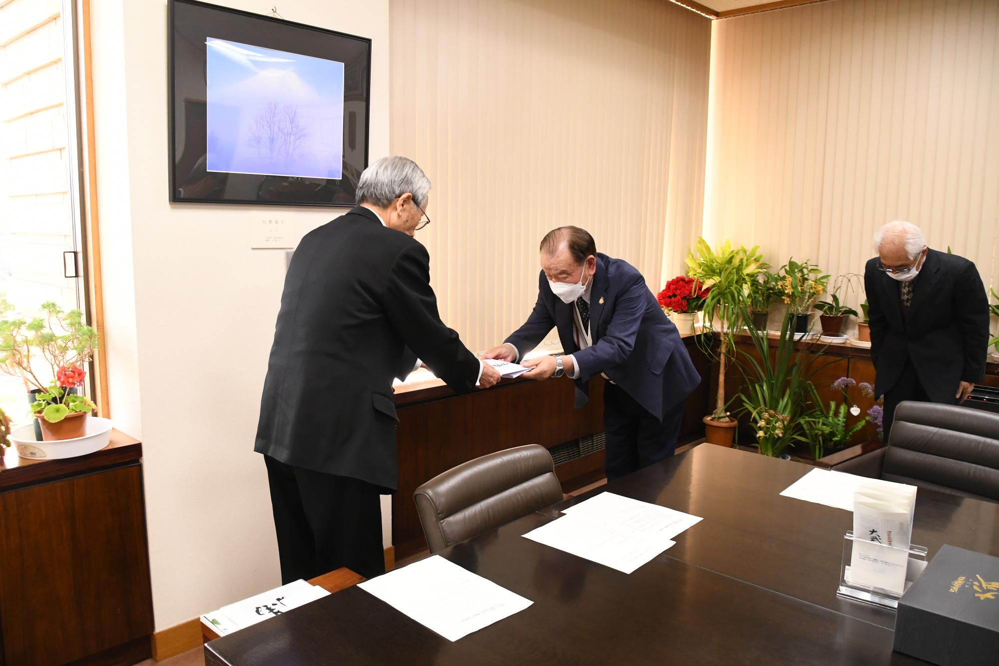 20240311自治会連合会が能登半島地震被災地へ災害義援金を寄付1