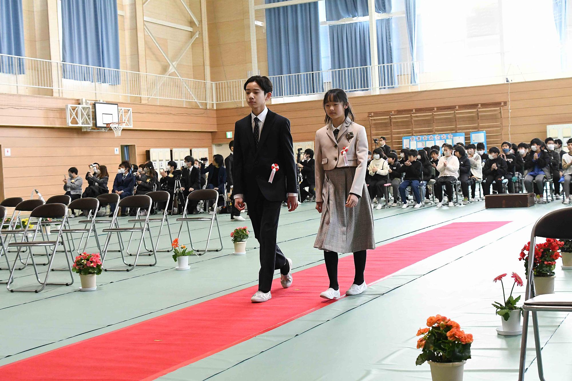 20240319小学校卒業式1