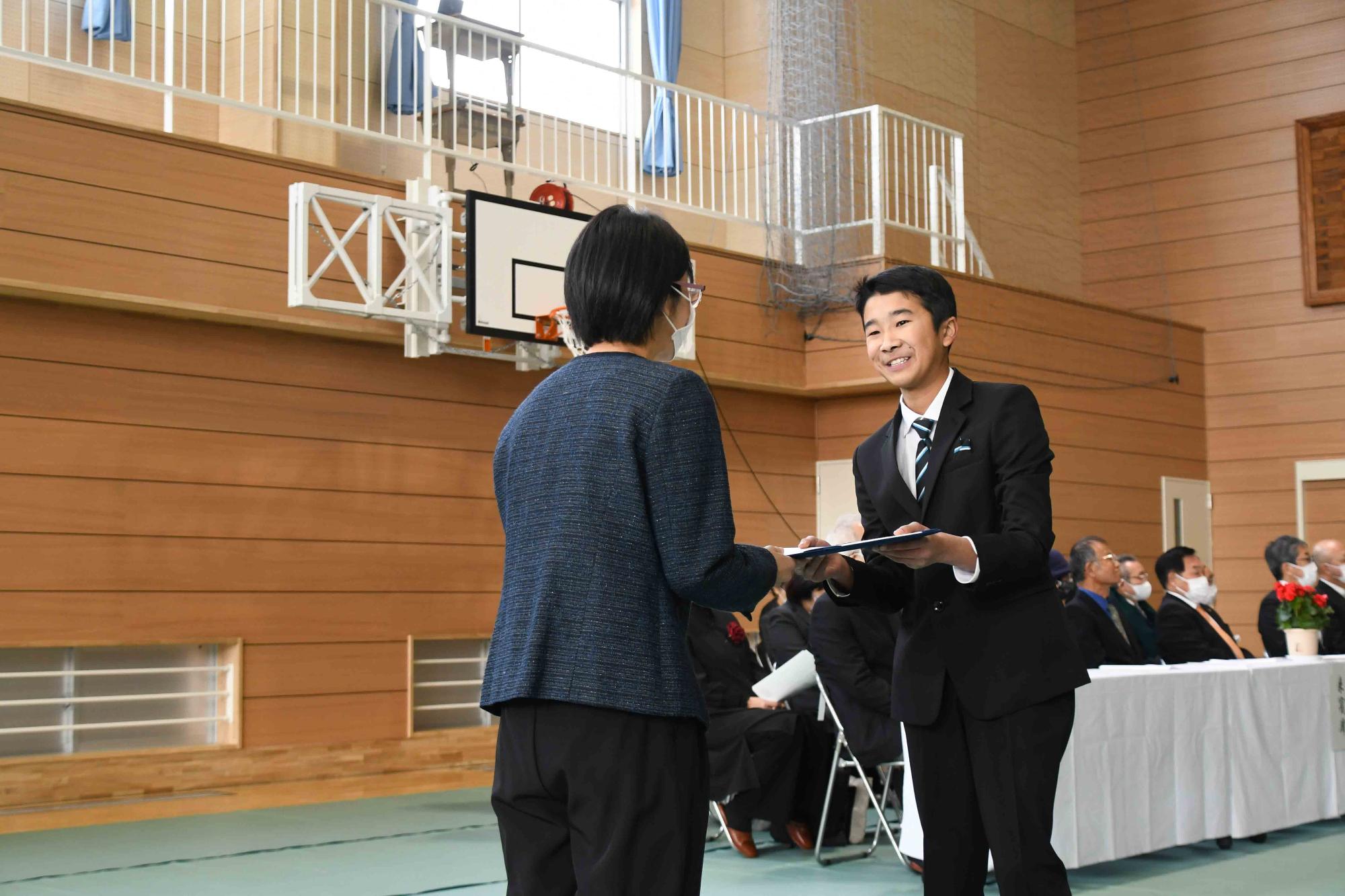 20240319小学校卒業式4