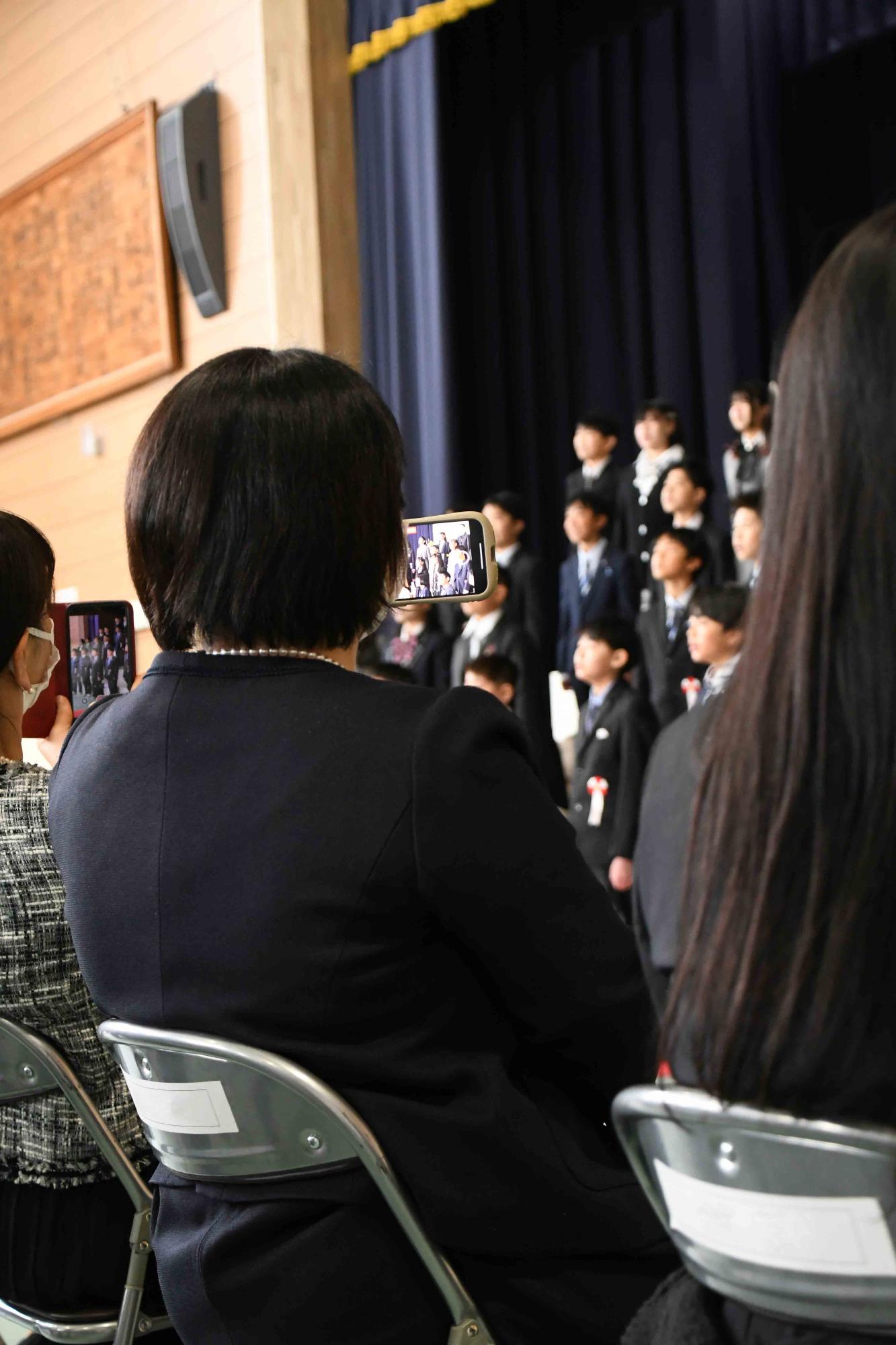 20240319小学校卒業式10