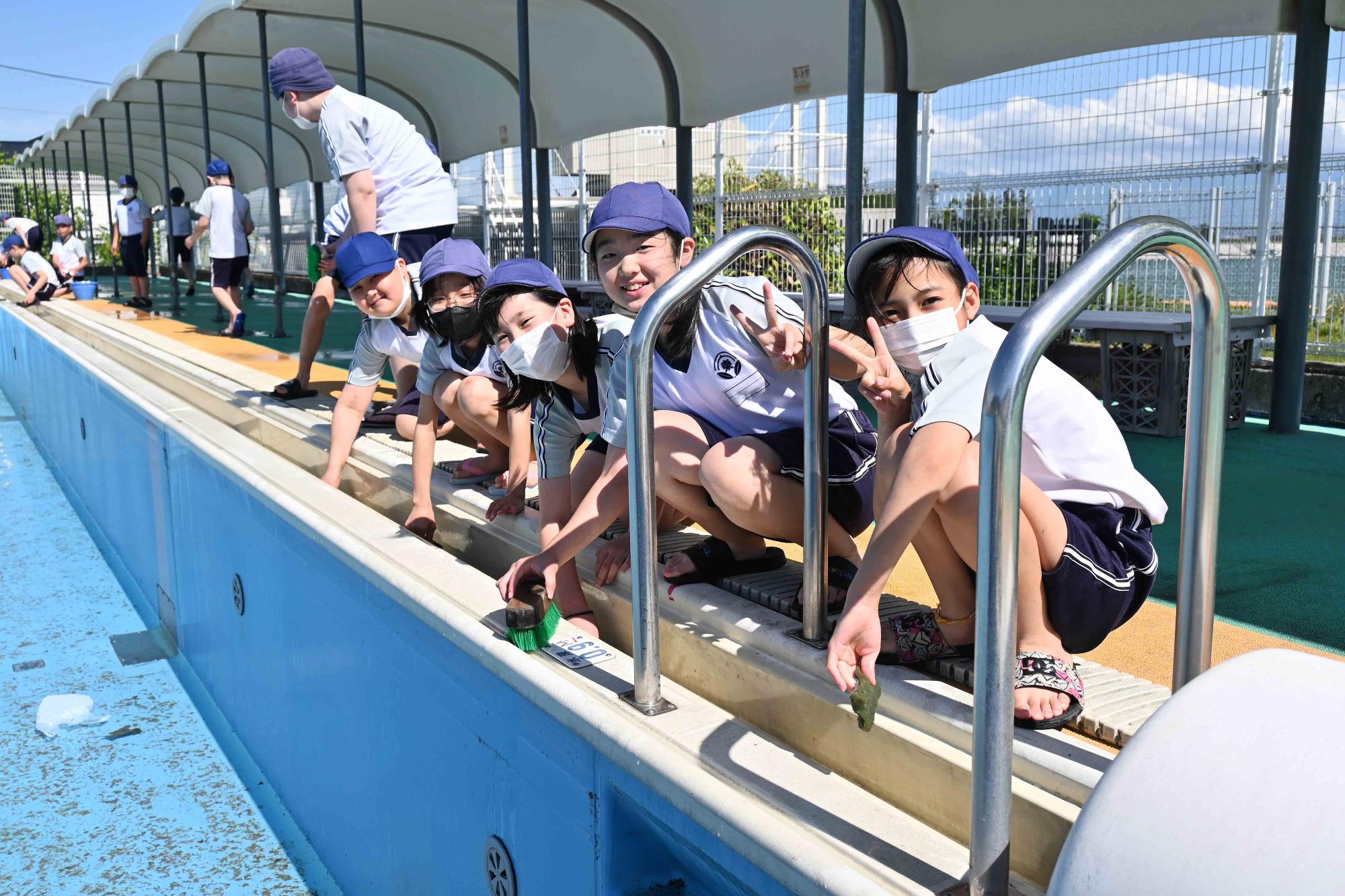 双葉東小プール清掃2404