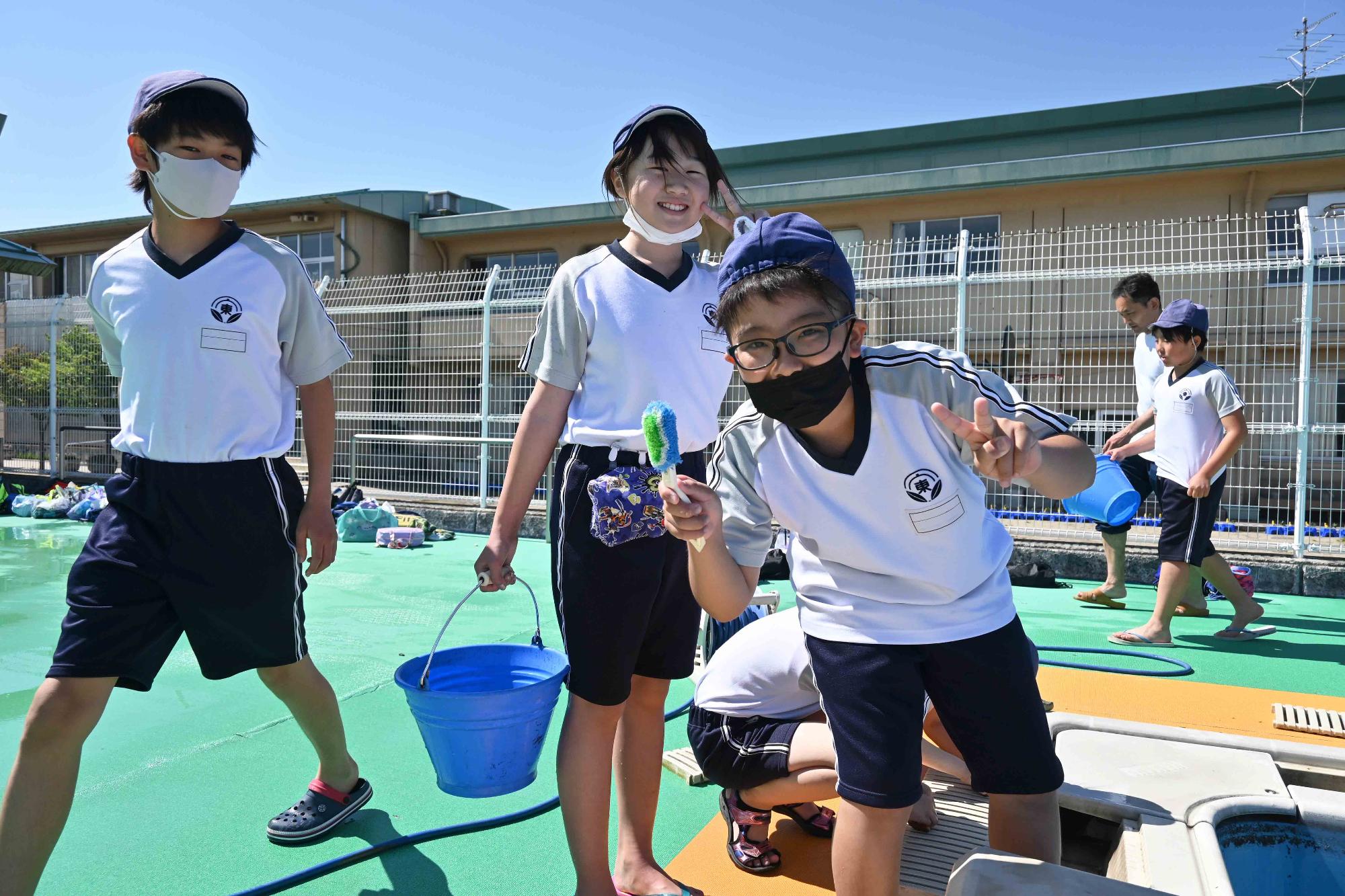 双葉東小プール清掃2398